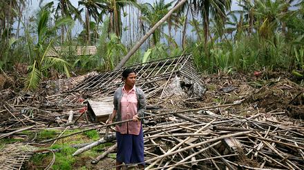 Cyclone Aid Starts To Trickle In To Burma
