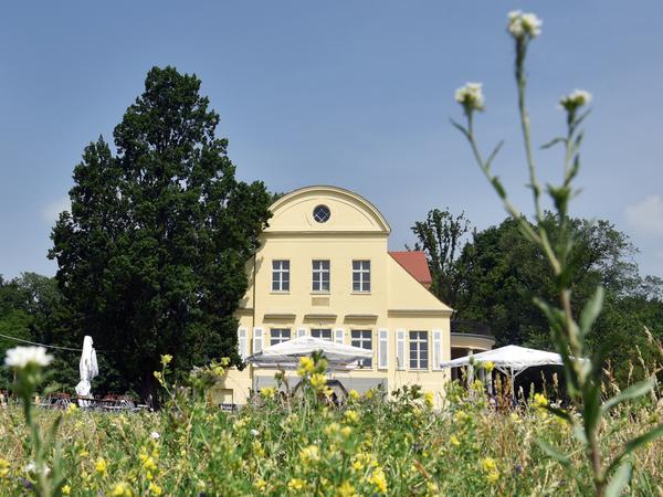 Das Gutshaus Neukladow direkt an der Havel in Spandau.