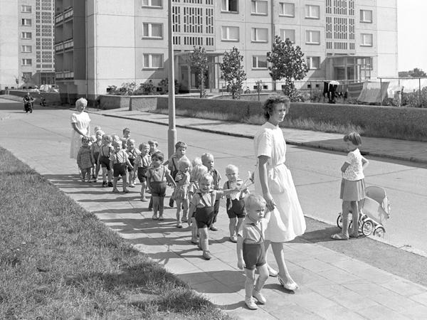 Dauerbetreuung in der DDR-Krippe: Die ewigen Wunden der Wochenkinder