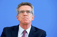 Verteidigungsminister Thomas de Maizière sieht die Fehler in der Euro-Hawk-Affäre bei anderen.