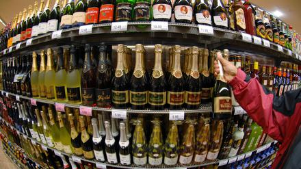 Alkohol im Supermarkt: Wenn es nach den Grünen geht, künftig strenger reguliert