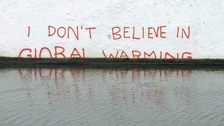 Der britische Graffiti-Künstler Banksy ist bekannt für seine politischen Botschaften. Im Dezember 2009 kritisierte er etwa das magere Ergebnis der Kopenhagener Klimakonferenz.