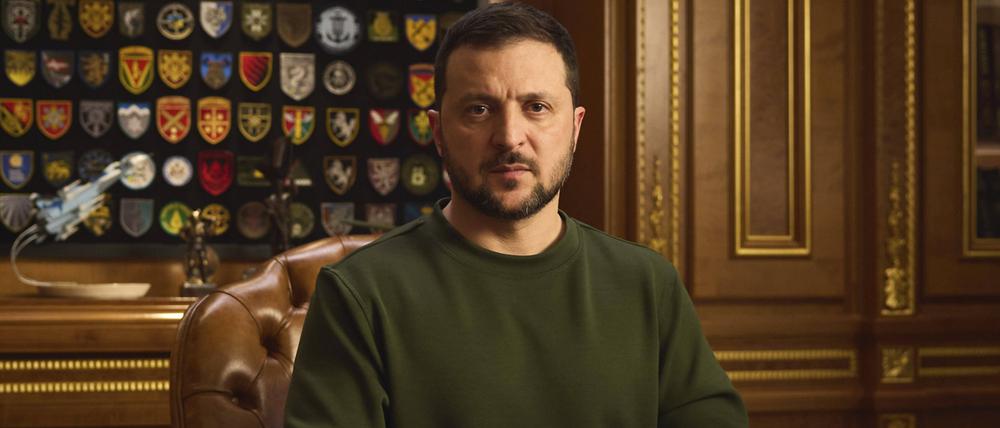 December 31, 2023, Kyiv, Ukraine: Ukrainian President Volodymyr Zelenskyy delivers his annual televised New YearÃââ s address to the nation as the country marks 677 days since the Russian invasion from the Mariinsky Palace, December 31, 2023 in Kyiv, Ukraine. Kyiv Ukraine - ZUMAp138 20231231_zaa_p138_001 Copyright: xUkrainexPresidency/UkrainexPresix