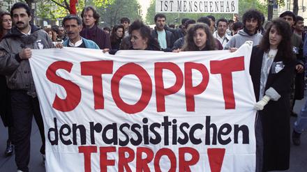 Gegen Ausländerfeindlichkeit und Rassenhass demonstrierten am 16.11.1991 über 8000 Menschen in Berlin. 