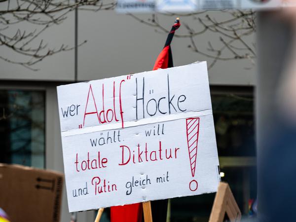 Ein Plakat bei einer Demo gegen rechts am 21.01.2024 in Bremen.