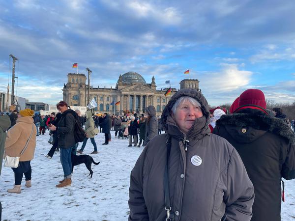 Die 72-jährige Inge aus Reinickendorf wünscht sich ein AfD-Verbotsverfahren.