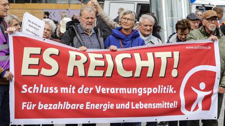 Demonstration Heizung, Brot & Frieden eines Bündnisses verschiedener linker Initiativen. 