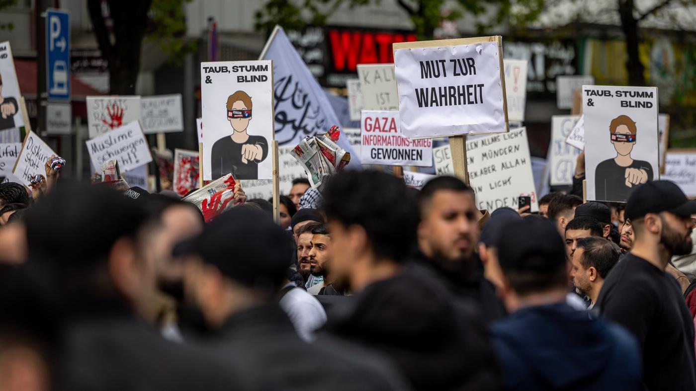 1100 people participate in Islamic demonstration in Hamburg