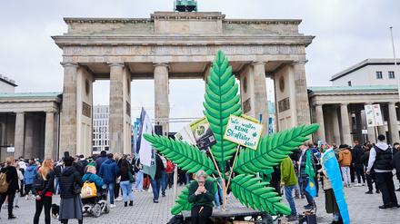 Demonstration „Entkriminalisierung sofort“ für die Freigabe von Cannabis.