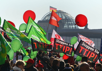 Ein Aufkleber bei einer Anti-TTIP-Demonstration in Hannover.