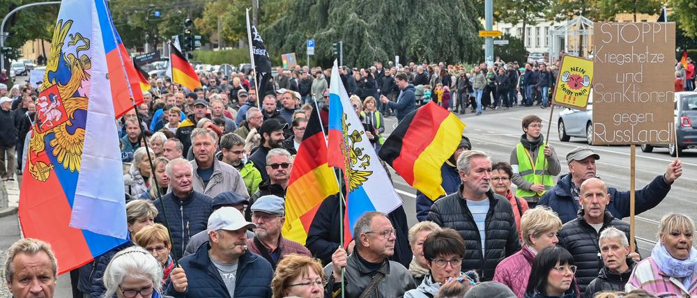 Der Protestzug in Frankfurt (Oder) am Tag der deutschen Einheit.