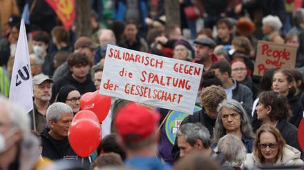 Für Solidarität ist es nie zu spät. Demonstration im Berliner Invalidenpark, Oktober 2022.
