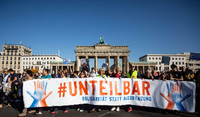 Am Sonntag soll bei der „Unteilbar“-Demo eine Menschenkette vom Hermannplatz zum Brandenburger Tor gebildet werden.