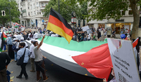 Gegen Antisemitismus muss wieder demonstriert werden. Hier im Sommer 2014 in Berlin.