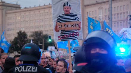 Beherrscht von Angst. Demonstration der rechtsextremen Gruppierung „Freie Sachsen“ in Leipzig. 