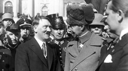 Den in der Uniform des Leib-Husaren-Regiments Nr. 1 aufgetretenen Ex-Kronprinzen Wilhelm von Preußen hatte Hitler persönlich eingeladen.