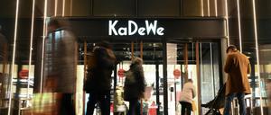 People enter the department store Kaufhaus des Westens "KaDeWe" in Berlin, Germany January 29, 2024. REUTERS/Annegret Hilse