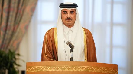 Der Emir von Katar, Tamim bin Hamad Al Thani, gibt nach ihrem Gespräch ein Pressestatement.