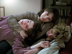 Isabelle (Juliette Binoche) muss ihre beiden Söhne Lucas (Paul Kircher, oben) und Quentin (Vincent Lacoste) loslassen.