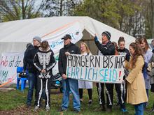 Hungerstreik für mehr Klimaschutz in Berlin: Camp vom Kanzleramt in Invalidenpark umgezogen