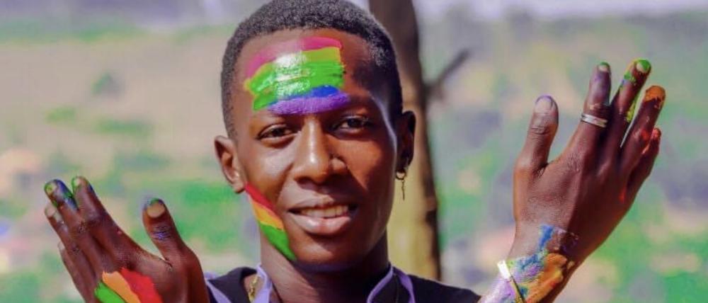 Derrick Kimera ist Geschäftsführer der queeren Menschenrechtsorganisation „Let‘s walk Uganda“. 