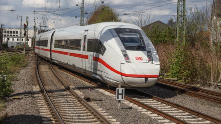 Das Schienennetz der Deutschen Bahn muss regelmäßig gewartet werden.