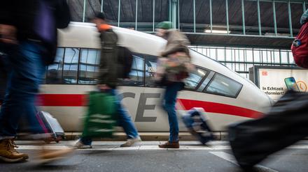 Die Deutsche Bahn hat im Tarifstreit mit der Lokführergewerkschaft GDL ein neues Angebot vorgelegt.