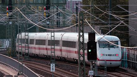 Gefährliche Situation im Zug: Ein Fahrgast bedrohnt Mitreisende