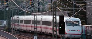 Gefährliche Situation im Zug: Ein Fahrgast bedrohnt Mitreisende