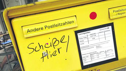 Frust-Tag an einem Briefkasten der Deutschen Post.