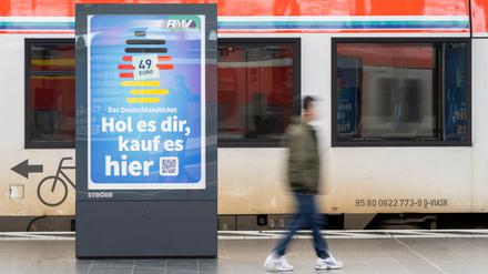 Mit dem Deutschlandticket ist man vergleichsweise günstig deutschlandweit auf den Schienen unterwegs.