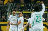 Die Bremer feierten mit dem Tor von Claudio Pizarro das erste von zwei Comebacks gegen Dortmund.
