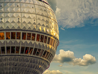 Featured image of post Wallpaper Fernsehturm Berlin - Der berliner fernsehturm ist vorübergehend für die öffentlichkeit geschlossen.