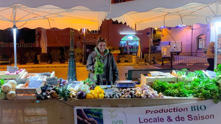 Auf dem Wochenmarkt in Mouans-Sartoux sind vor allem regionale und ökologisch angebaute Produkte gefragt.