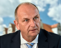 Dietmar Woidke (SPD), Ministerpräsident von Brandenburg, äußert sich nun auch in der Kühnert-Debatte.