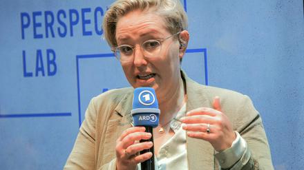 Juliane Leopold, Chefredakteurin Digitales von ARD-aktuell, zieht ihre Bewerbung für die RBB-Intendanz zurück. 