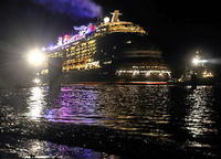 Die Disney Dream, das drittlängste Kreuzfahrtschiff der Welt, unternimmt seine erste Fahrt.