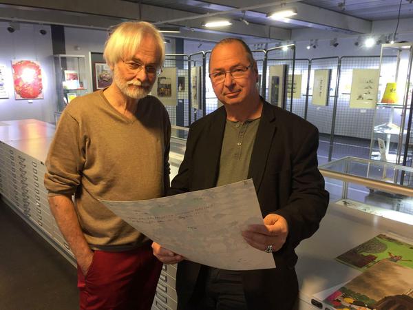 Andreas Nicolai, der Chef des Cartoonmuseums, bei einem Treffen mit dem Karikaturisten Klaus Stuttmann.