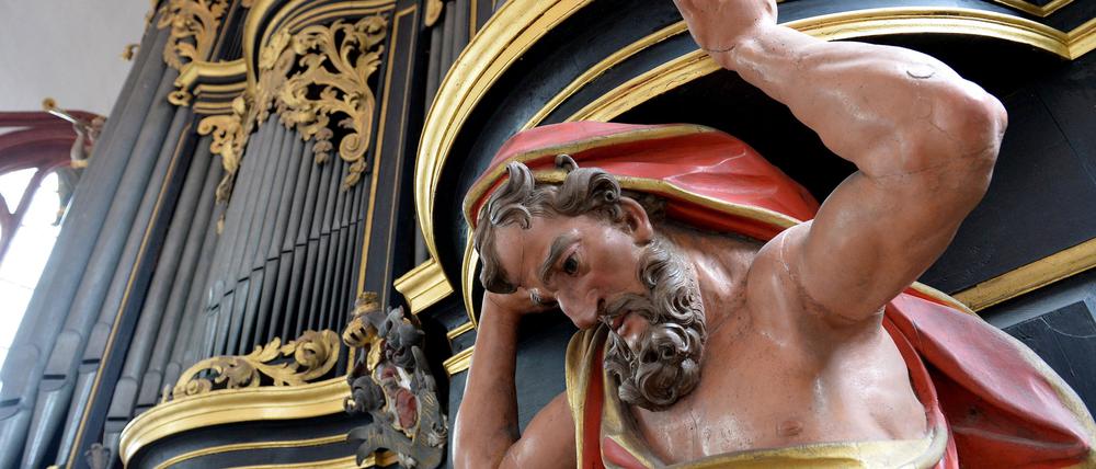 In alter Schönheit zeigt sich die restaurierte Wagner Orgel im Dom St. Peter und Paul in Brandenburg an der Havel (Brandenburg) am 19.09.2014. Der Abschluss der Restaurierungsarbeiten wird am 21.09.2014 mit der Aufführung des Oratoriums "Saul" von Georg Friedrich Händel gefeiert. Foto: Bernd Settnik/dpa +++(c) dpa - Bildfunk+++