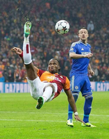 Im Hinspiel klärte Didier Drogba von Galatasary gerade noch mit einem Fallrückzieher gegen Chelsea.