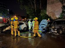 Feuer auf Parkplatz: Drei Autos in Berlin-Lichtenberg abgebrannt