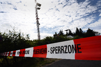 Weiträumig abgesperrt ist die Unglücksstelle rund um einen Funkmast auf dem Hohen Meissner in Nordhessen.