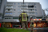 Ein Mann ist am Dienstagmorgen bei einem Wohnungsbrand an der Ecke von Dominicusstraße und Ebersstraße gestorben. Das gesamte 4. Obergeschoss war verqualmt.
