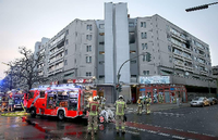 Bei einem Brand in einem Haus an der Ecke von Dominicusstraße und Ebersstraße in Schöneberg ist am Dienstagmorgen ein Bewohner getötet worden.