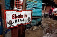 "Ebola is real" steht auf einem Schild in Liberia. Das Virus ist nach wie vor nicht unter Kontrolle.