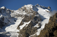 Blick vom Col de Lautaret auf die Gletscher der Barre des Ecrins in den französischen Alpen, aufgenommen am 25.09.2014. Eine Lawine hat in den französischen Alpen mindestens sieben Menschen getötet.