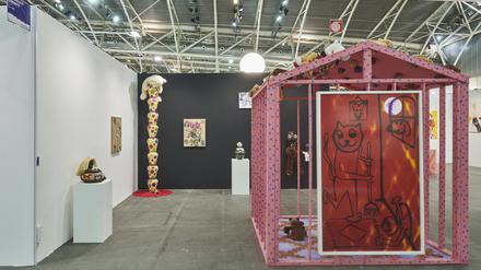 Der Stand der Berliner Galerie Efremidis mit einer Soloschau des iranische Künstlers Hadi Fallahpisheh. 