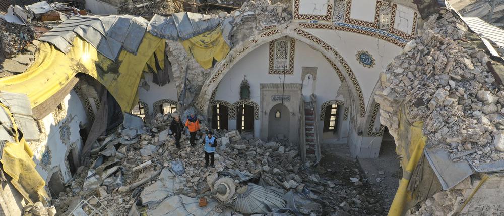 Überreste einer Moschee in Antakya, die bei dem Erdbeben eingestürzt ist. 