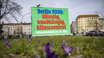 Ein Plakat zum Volksentscheid Berlin 2030 klimaneutral