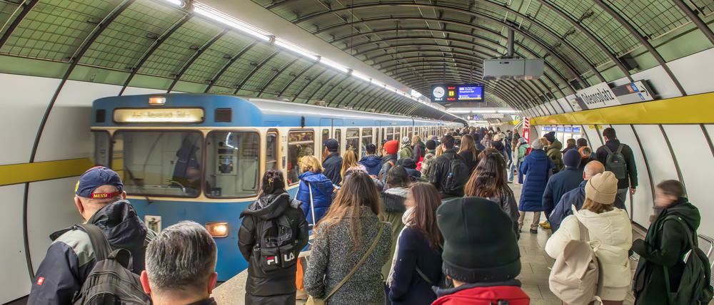 U-Bahn in München: Deutsche Großstädter sind insgesamt zufrieden mit dem öffentlichen Nahverkehr.